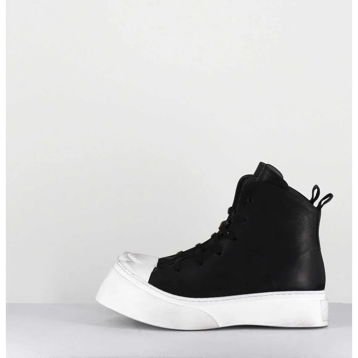 Sneakers En Cuir Huile Noir & Semelle Blanc Destructuree - 3543 Gas Nero