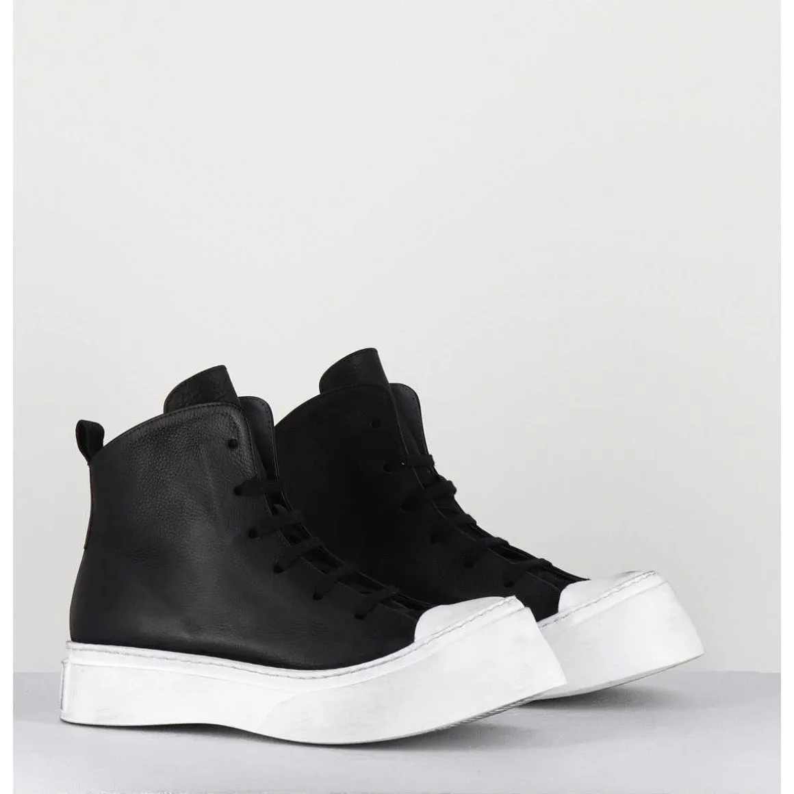 Sneakers En Cuir Huile Noir & Semelle Blanc Destructuree - 3543 Gas Nero