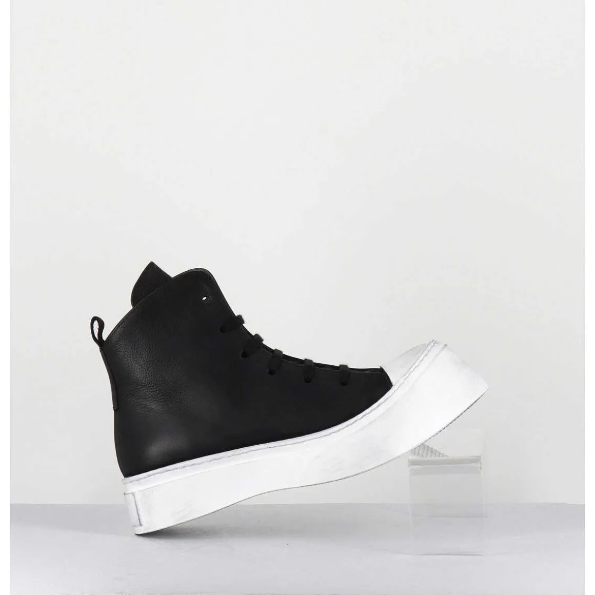 Sneakers En Cuir Huile Noir & Semelle Blanc Destructuree - 3543 Gas Nero