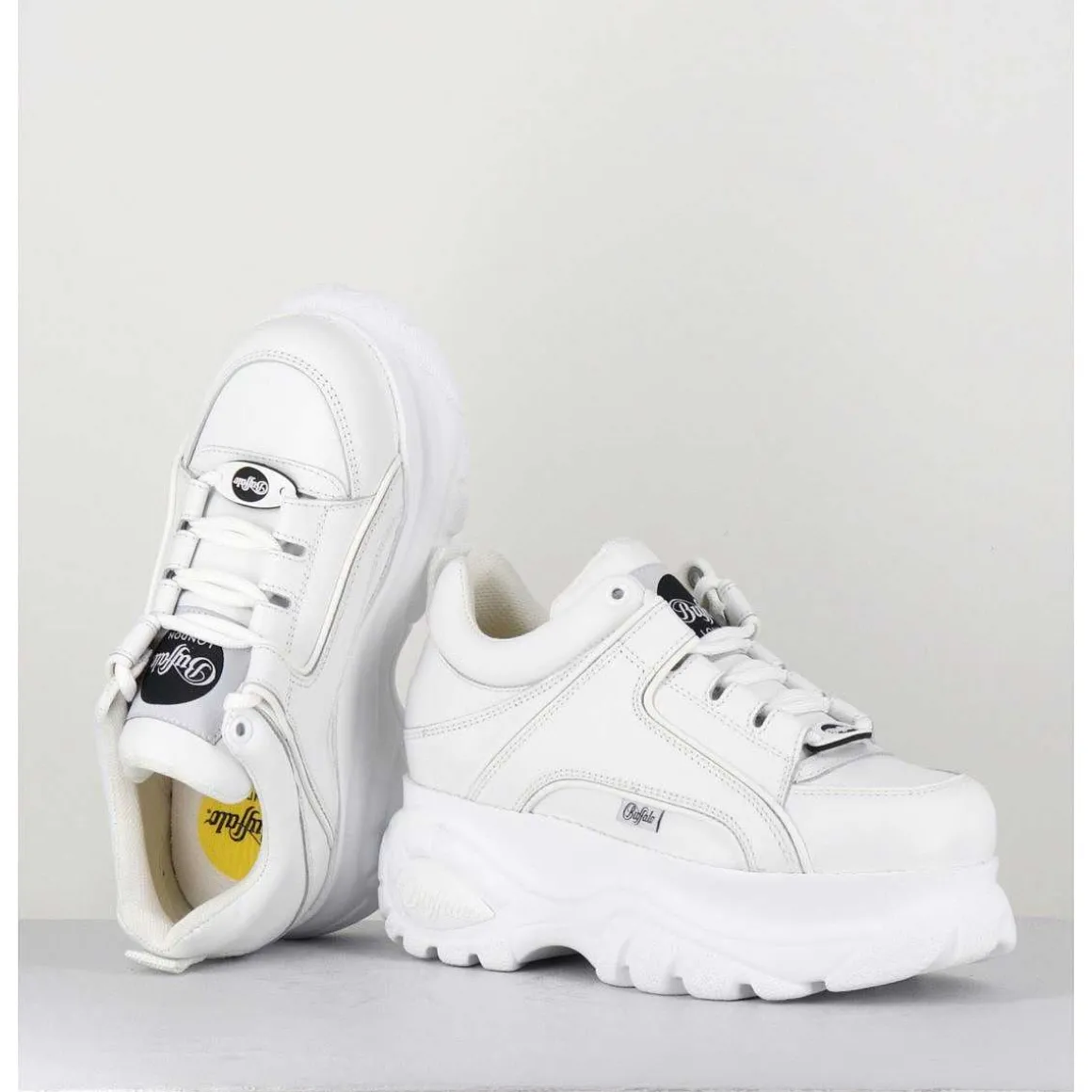 Sneakers En Cuir Lisse Blanc A Plateforme Buffalo Original - 1339 White