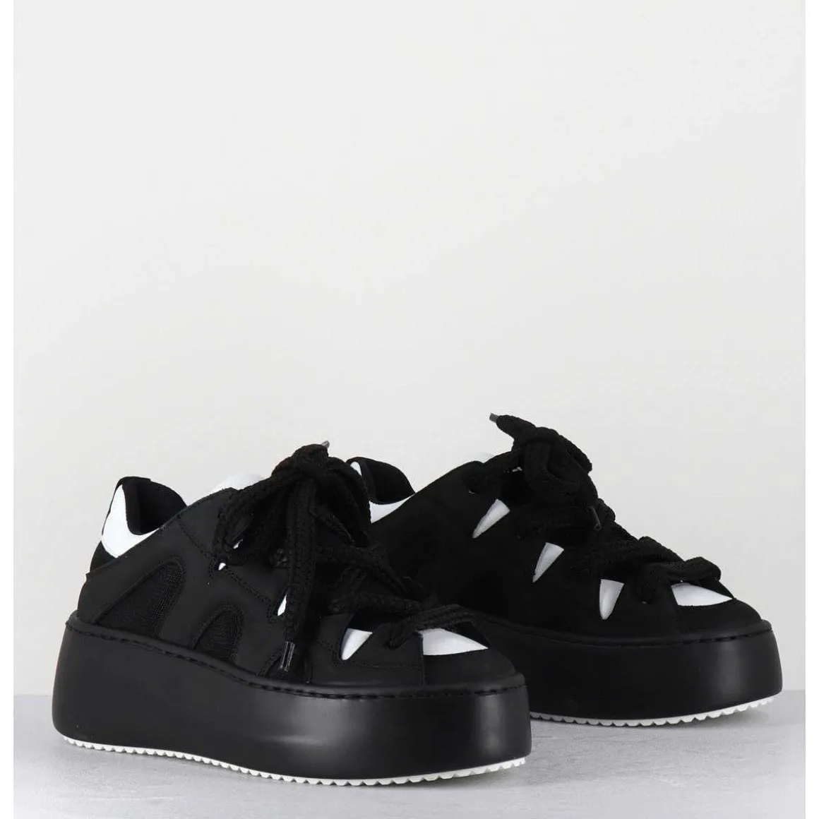 Sneakers En Cuir Noir & Blanc Y2K - 1D7366D Nabuck Black
