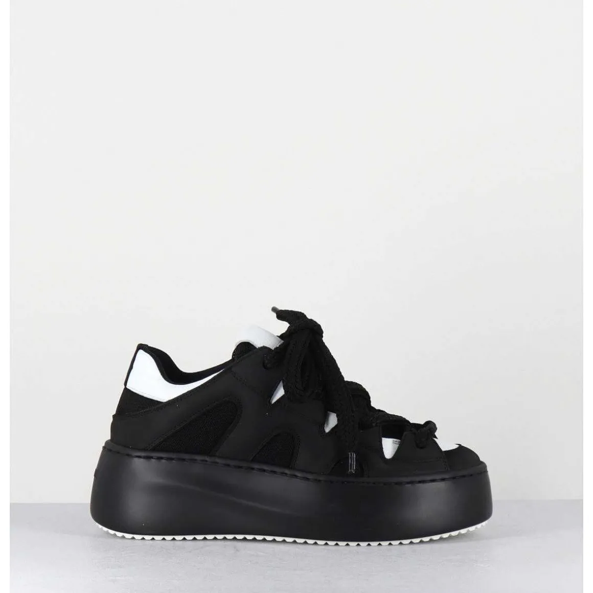 Sneakers En Cuir Noir & Blanc Y2K - 1D7366D Nabuck Black